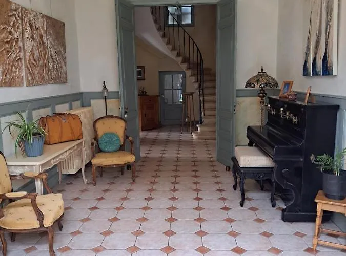 Chateau De La Comtesse * Saint-Martin-Petit