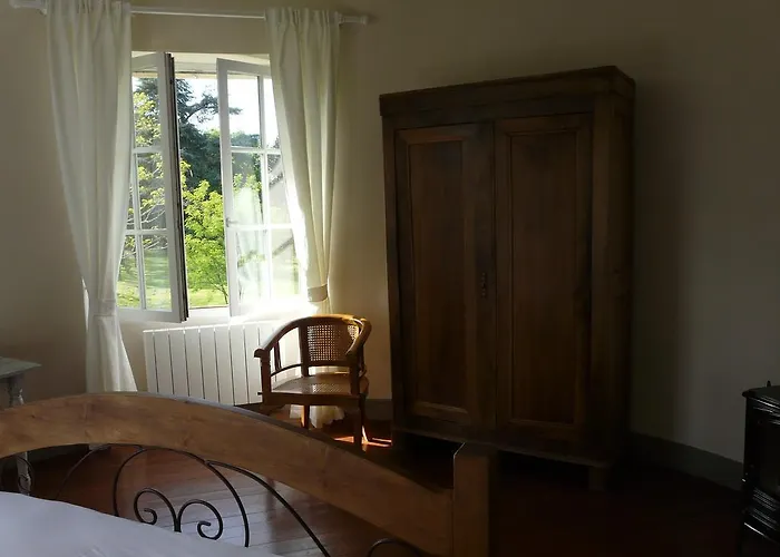 Chateau De La Comtesse Saint-Martin-Petit