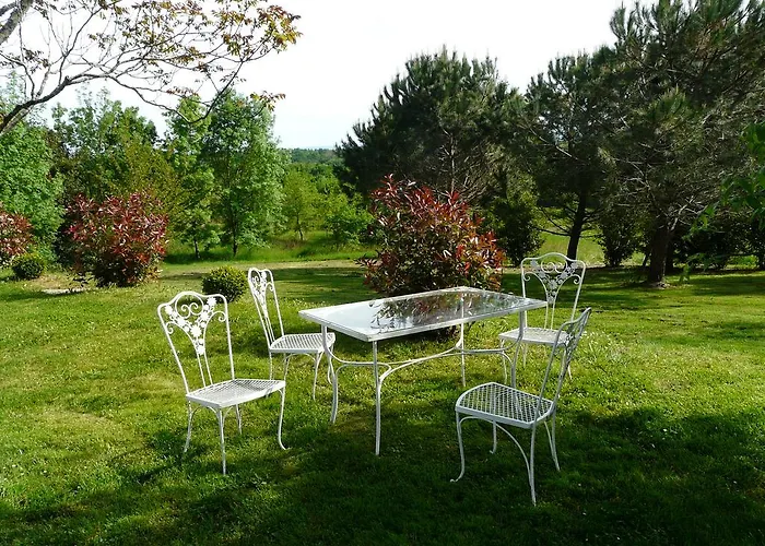 Chateau De La Comtesse Saint-Martin-Petit